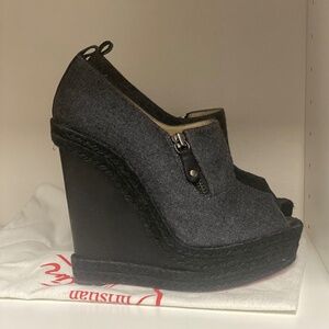 Christian Louboutin Deroba Wedge Espadrille Peep-Toe Wool Grey & Black Size 37